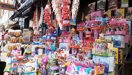 أسواق-الإسكندرية-تتزين-بالفوانيس-والزينة-(1)