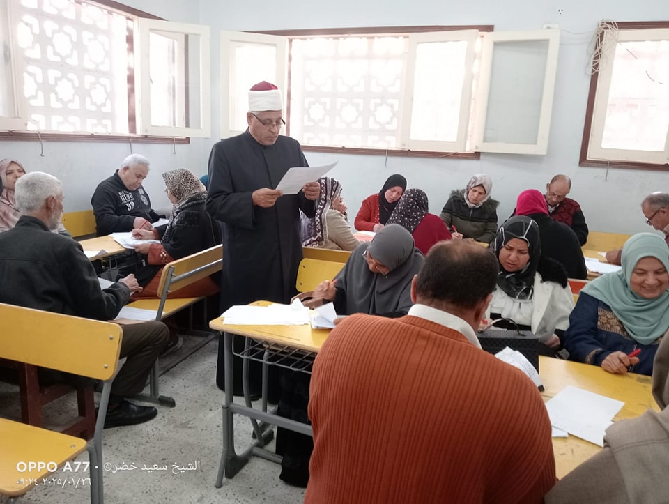 أثناء متابعة أعمال التصحيح