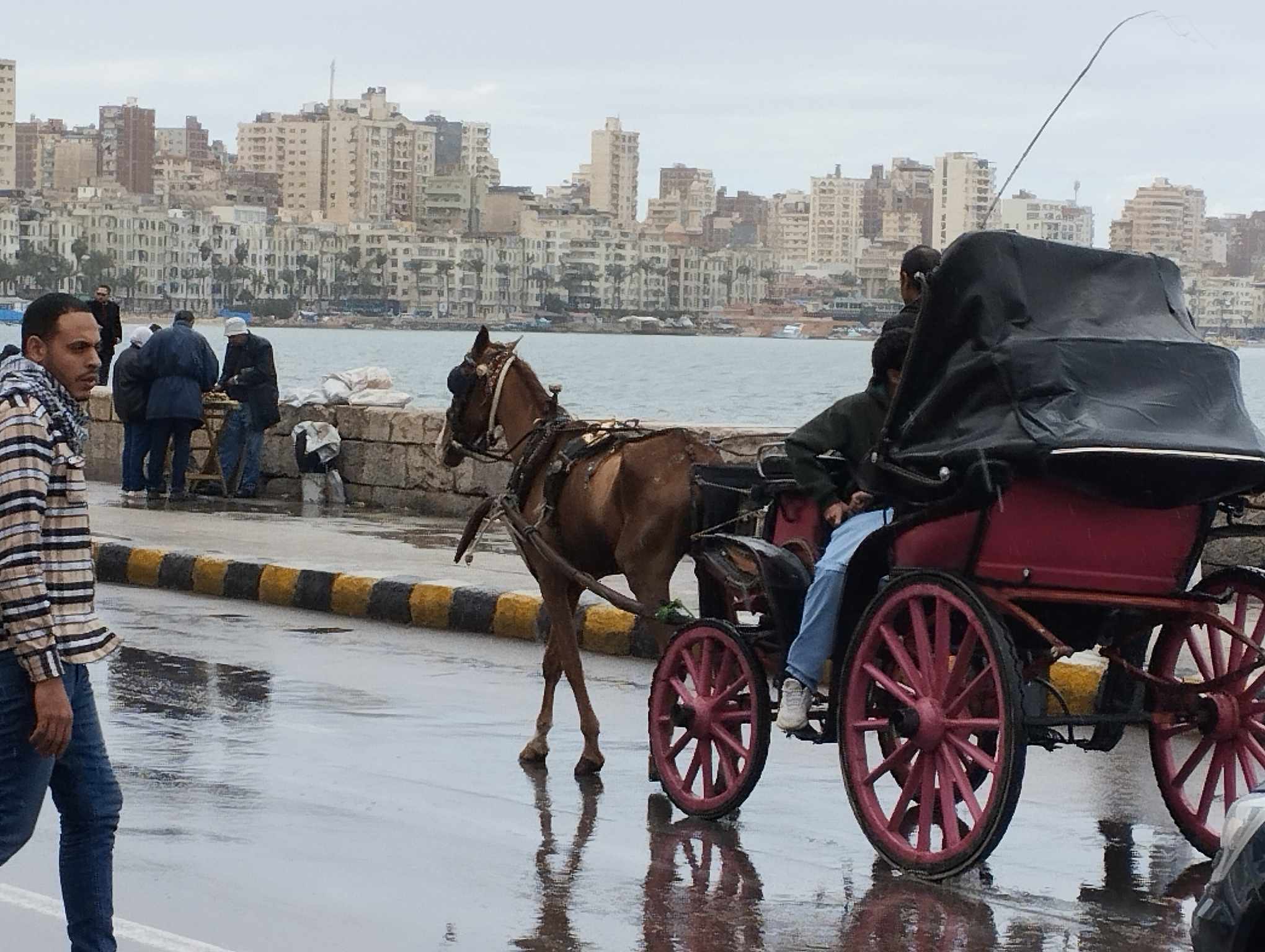 أمطار غزيرة علي كورنيش الاسكندرية