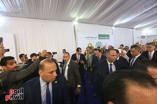 جانب من جولة رئيس الوزراء خلال أسبوع الخير بالأسمرات جانب من جولة رئيس الوزراء خلال أسبوع الخير بالأسمرات