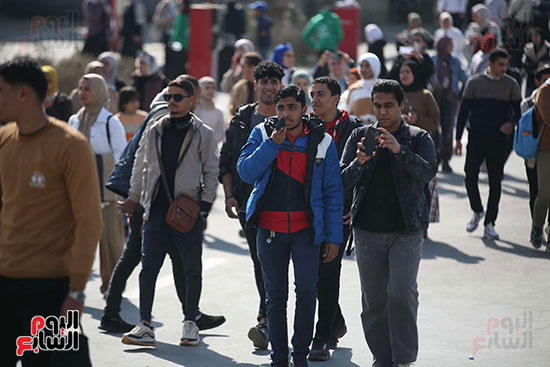 إقبال جماهيري كبير في ثانى أيام المعرض إقبال جماهيري كبير في ثانى أيام المعرض