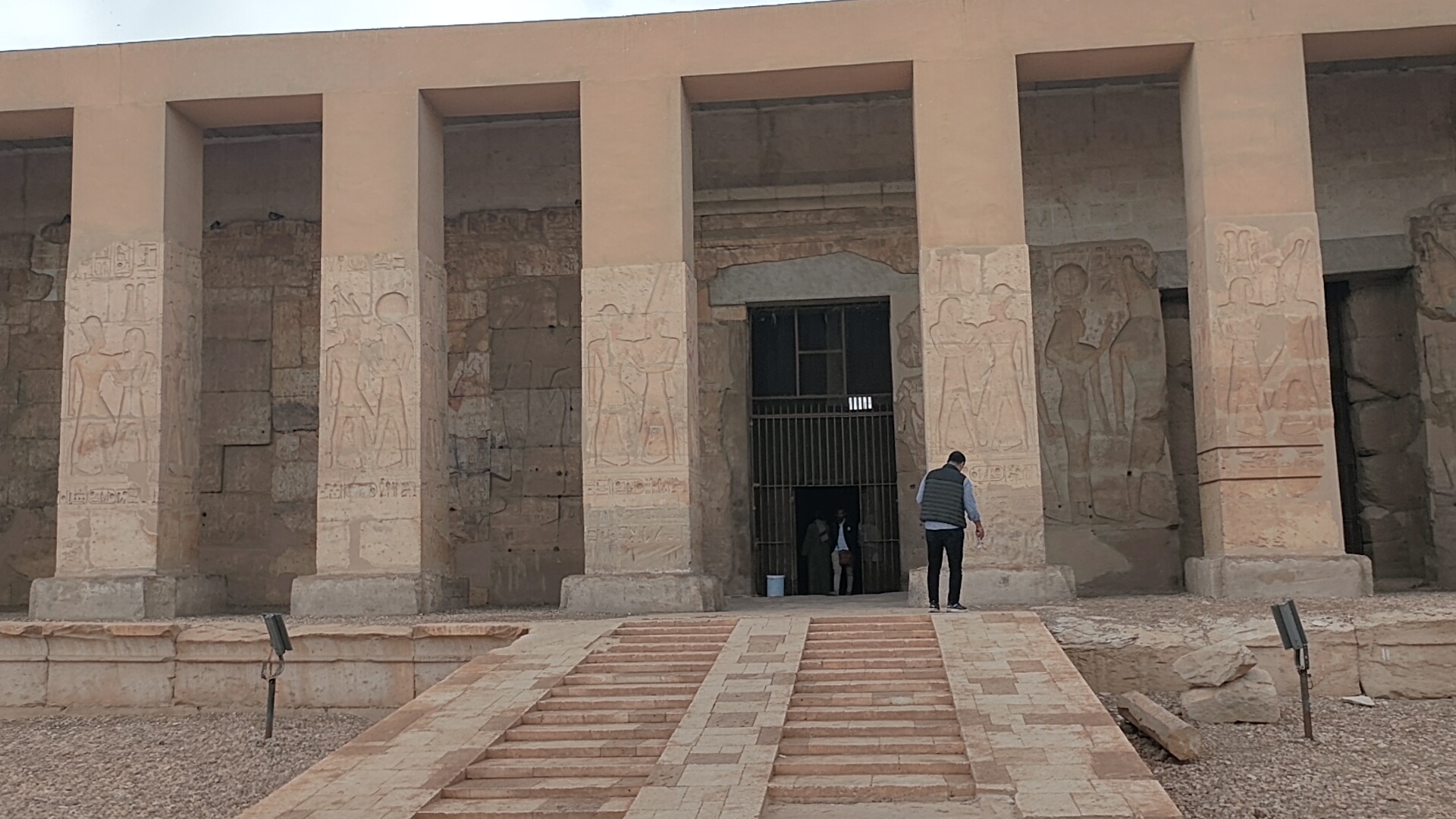 المدخل الرئيسى للمتحف المدخل الرئيسى للمتحف