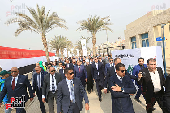 رئيس مجلس الوزراء يتفقد فعاليات أسبوع الخير بالأسمرات رئيس مجلس الوزراء يتفقد فعاليات أسبوع الخير بالأسمرات