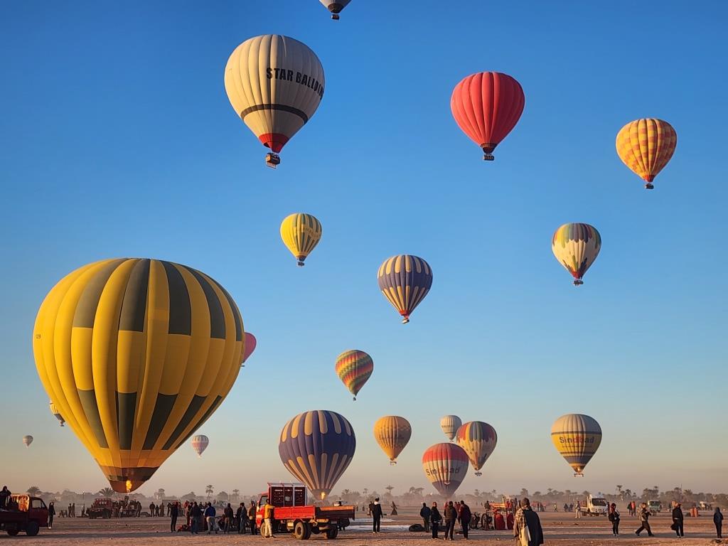 الطيران المدنى تحتفل بعيدها فى مطار البالون بالأقصر