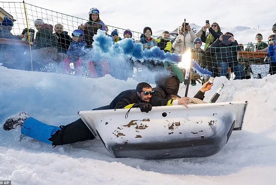 التزلج بالبانيو التزلج بالبانيو