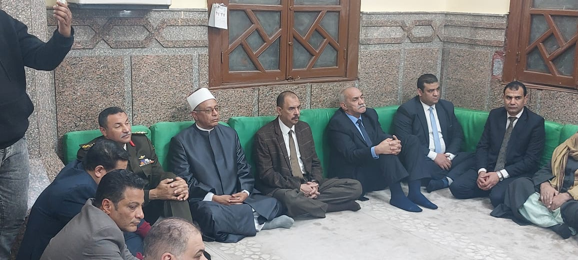 المحافظ والسكرتير العام وقيادات المحافظة 