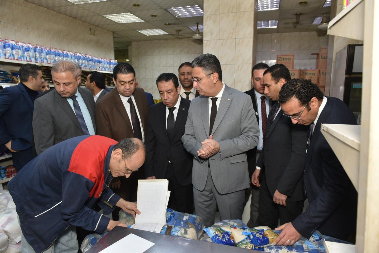 جولة وزير التموين بالجيزة جولة وزير التموين بالجيزة