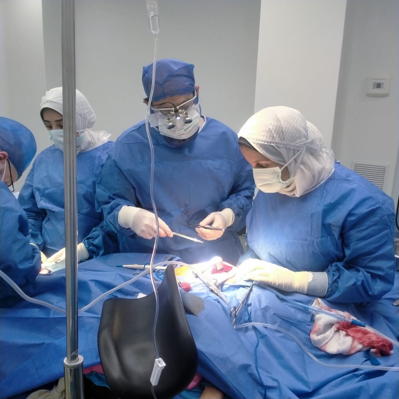 أثناء العملية الجراحية بمستشفى القناطر
