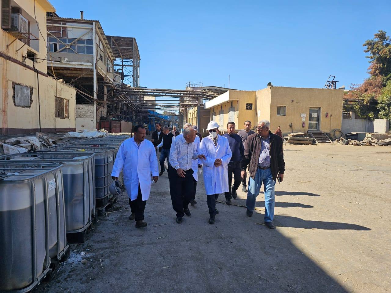 وكيل تموين الأقصر يتابع العمل في مصنع سكر أرمنت