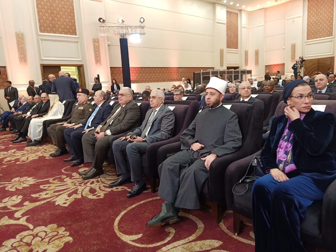 الوزراء يحضرون المؤتمر