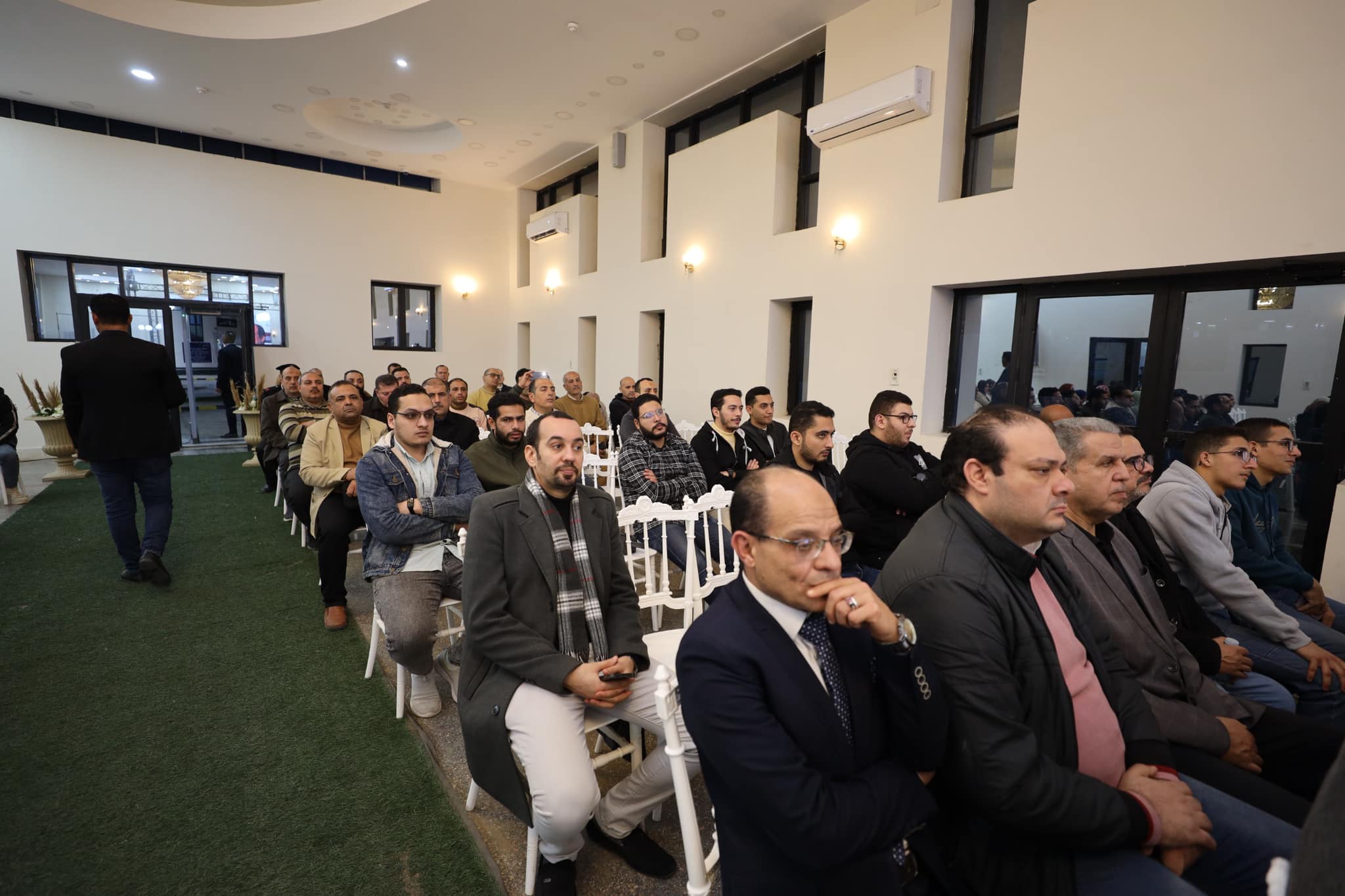 الحضور بالندوة الحضور بالندوة