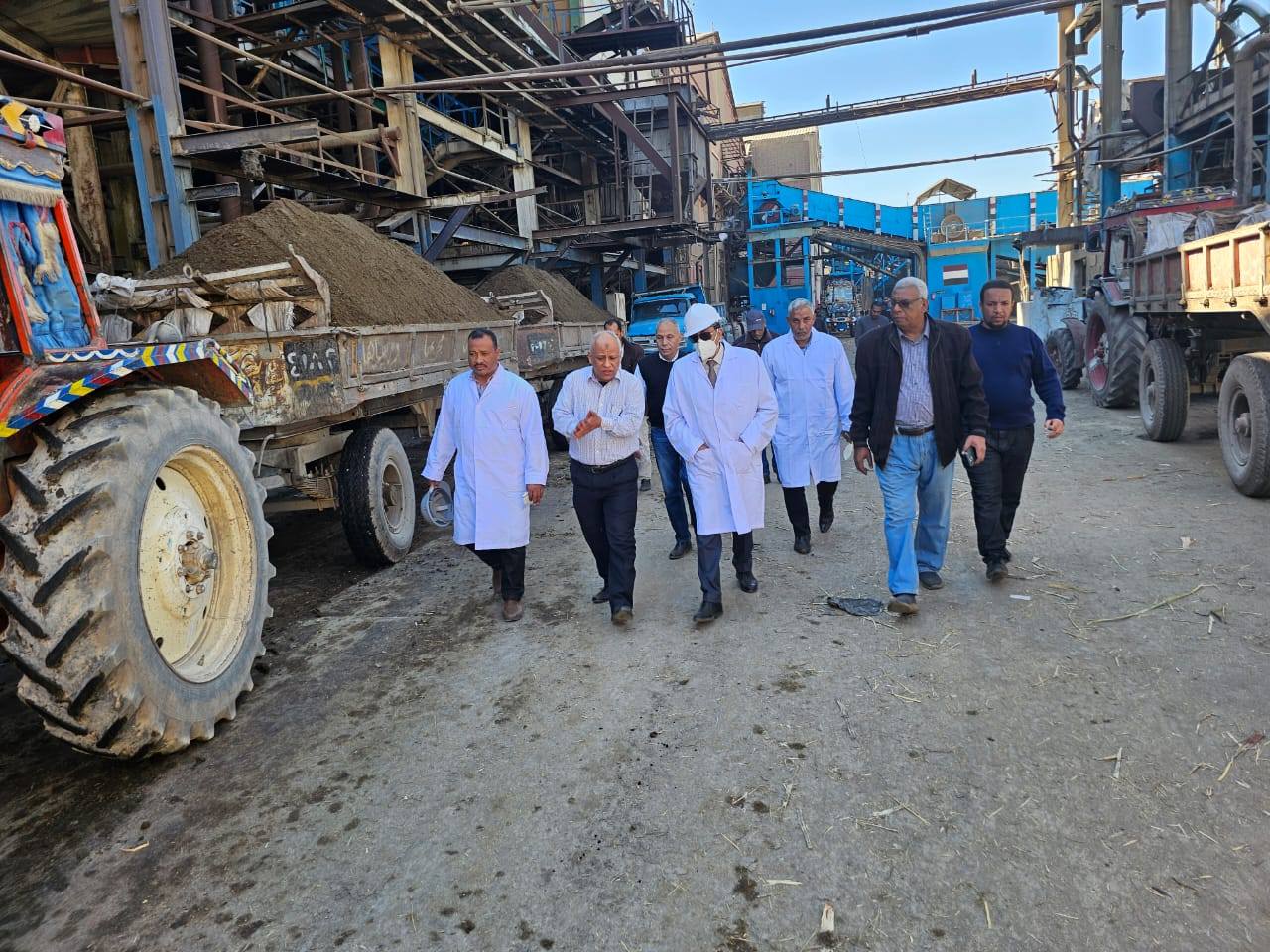 متابعة العمل في مصنع سكر أرمنت والمحطن لخدمة المزارعين