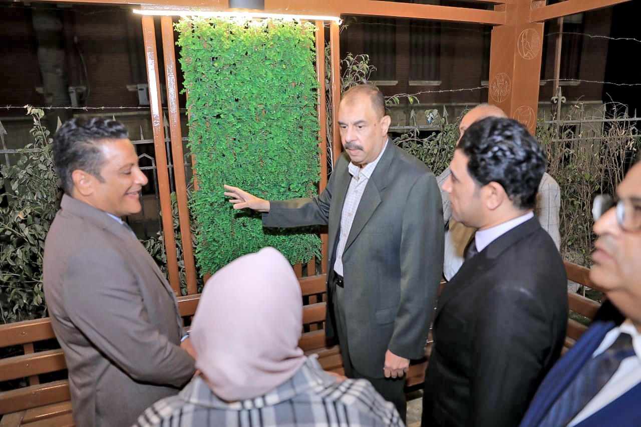 المحافظ ونائبه بالجولة المحافظ ونائبه بالجولة