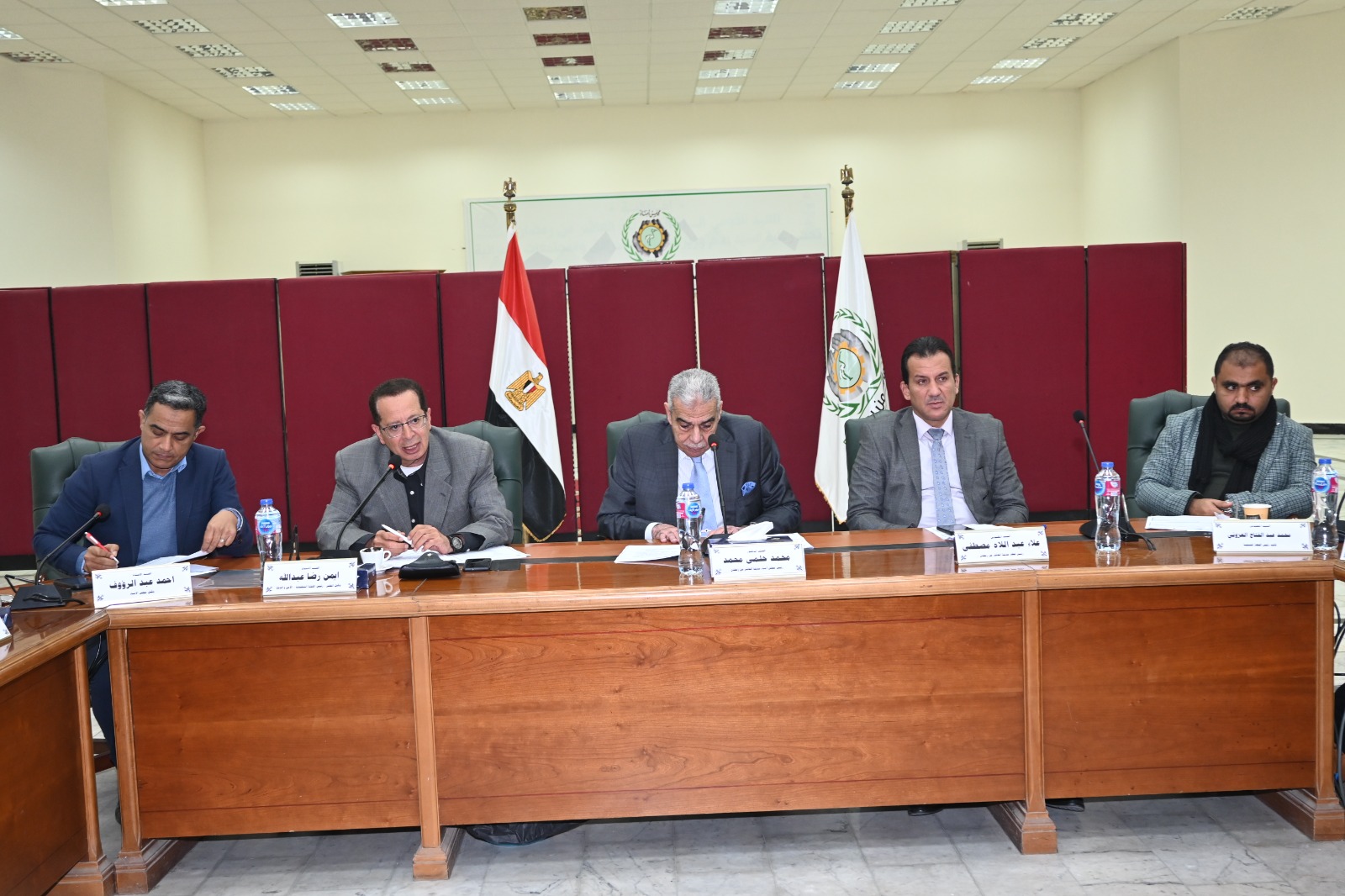 جلسة مجلس أمناء العاشر من رمضان