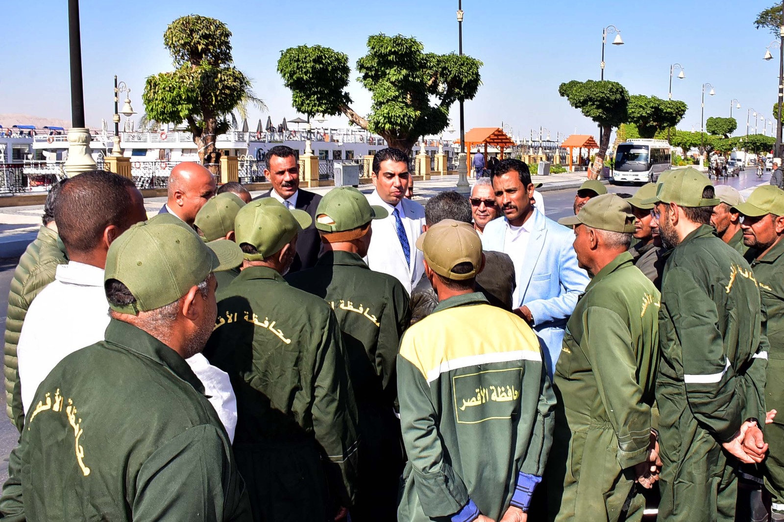 لقاء نائب المحافظ مع رجال النظافة والتجميل بالمدينة لقاء نائب المحافظ مع رجال النظافة والتجميل بالمدينة