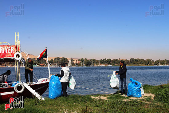 جانب من مبادرة نظافة النيل والجزر من النفايات