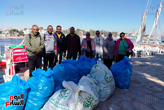 المشاركون فى المبادرة لحماية البيئة