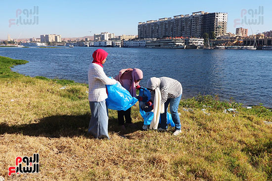 جانب من جمع القمامة