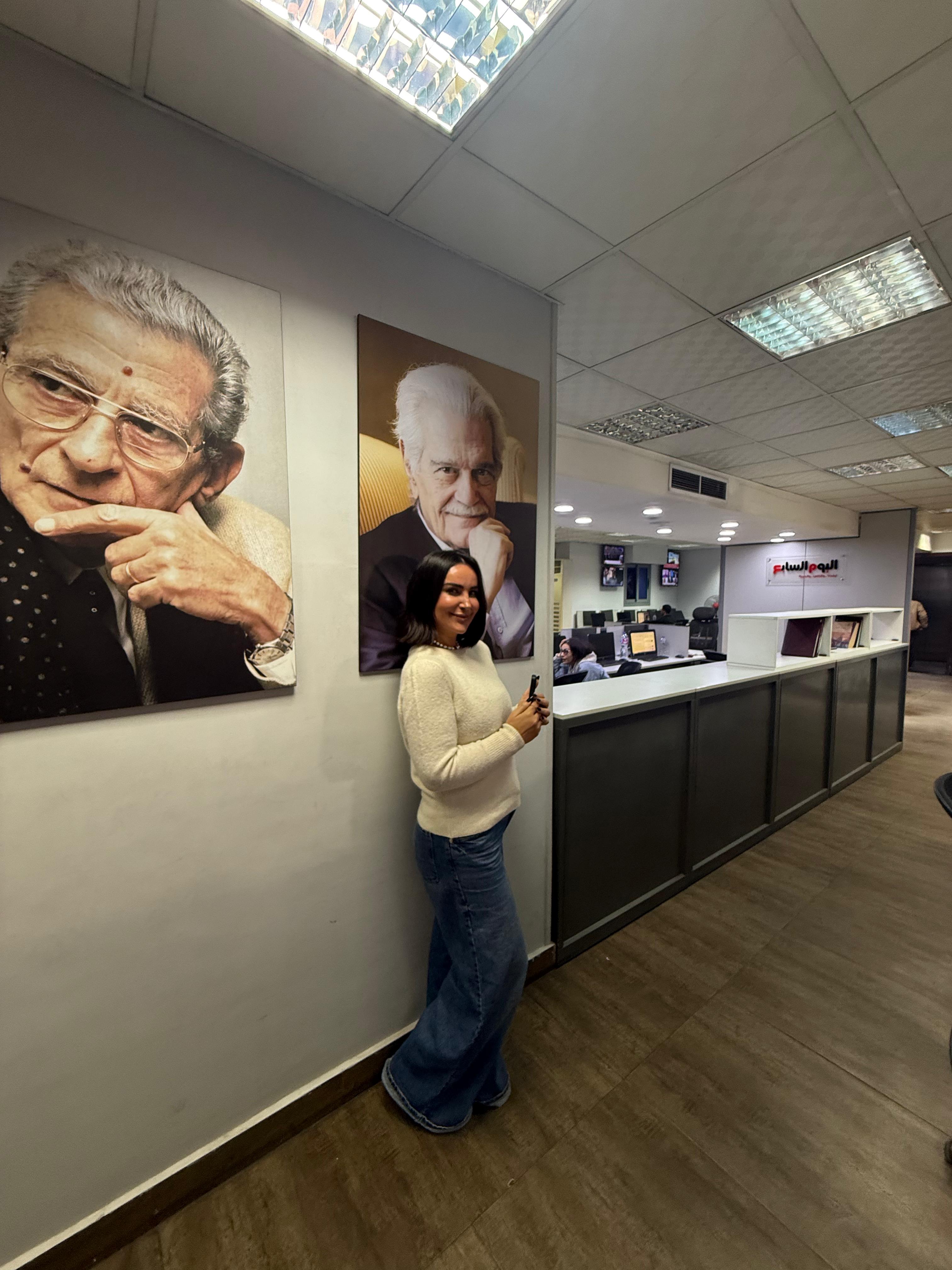 مصممة الأزياء إيمان الخميسي في صالة تحرير اليوم السابع