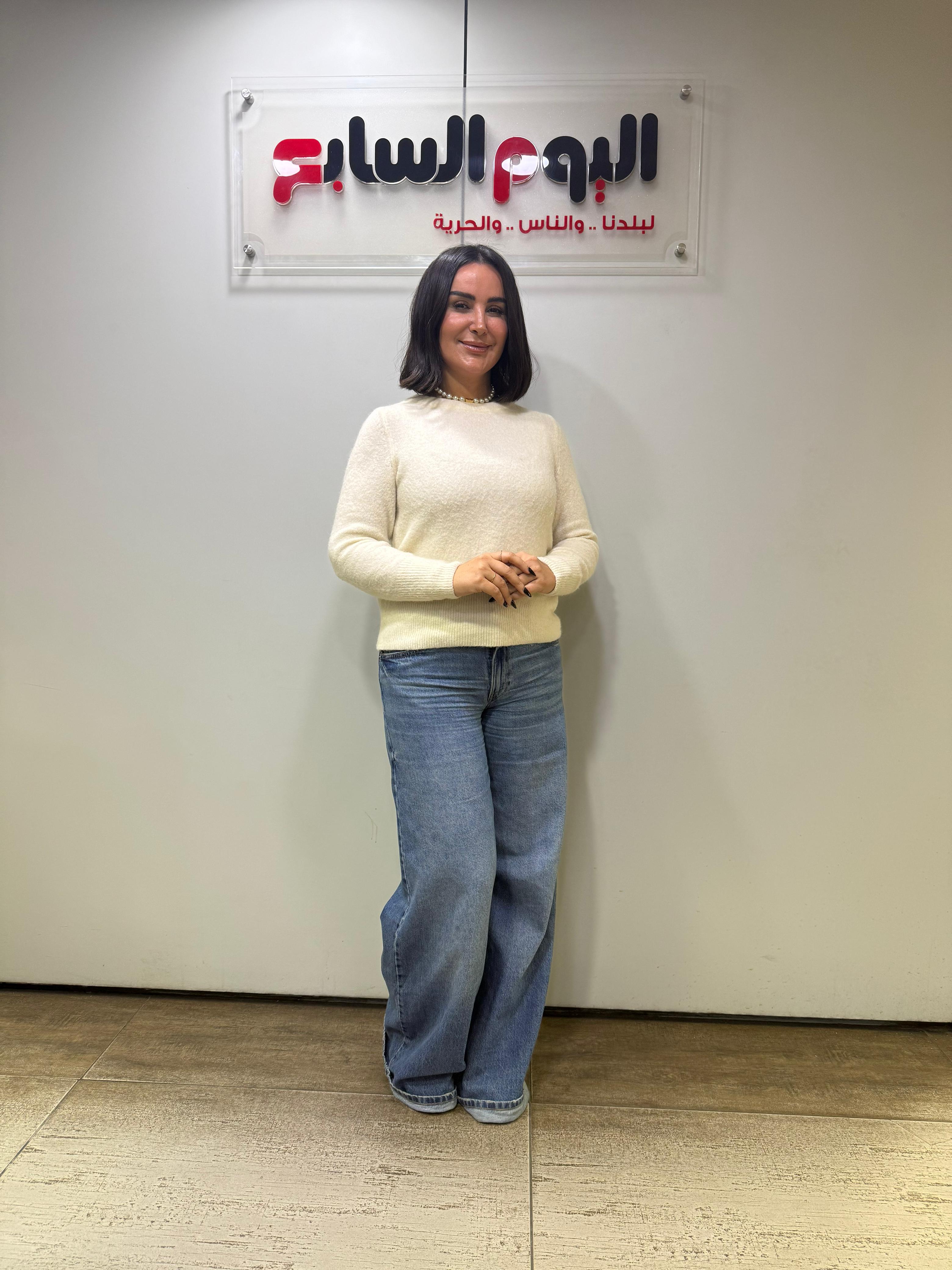مصممة الأزياء التونسية ايمان الخميسي في صالة تحرير اليوم السابع