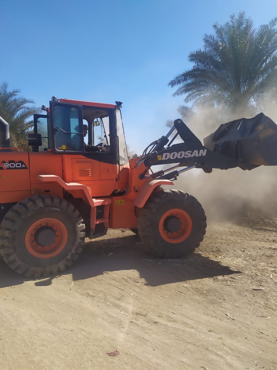 رئيس مدينة الزينية يتابع أعمال تطوير كفاءة إنارة الطرق رئيس مدينة الزينية يتابع أعمال تطوير كفاءة إنارة الطرق