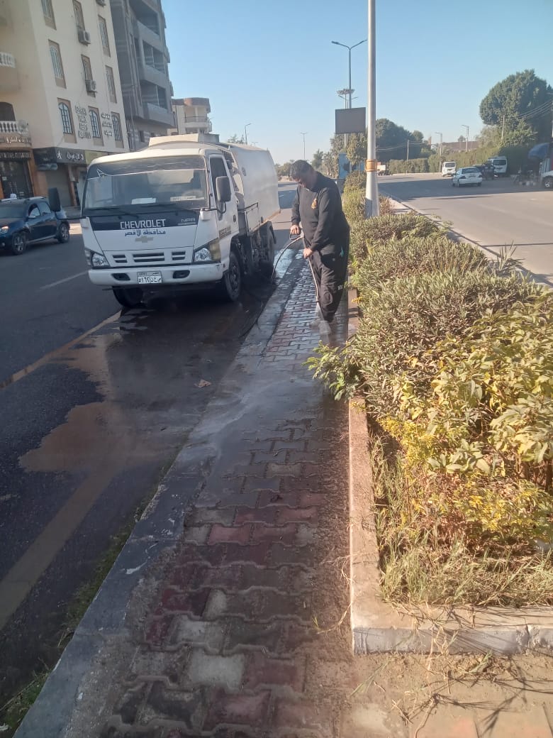 متابعة حملات النظافة بشوارع المدينة ورفع كفاءة الإنارة