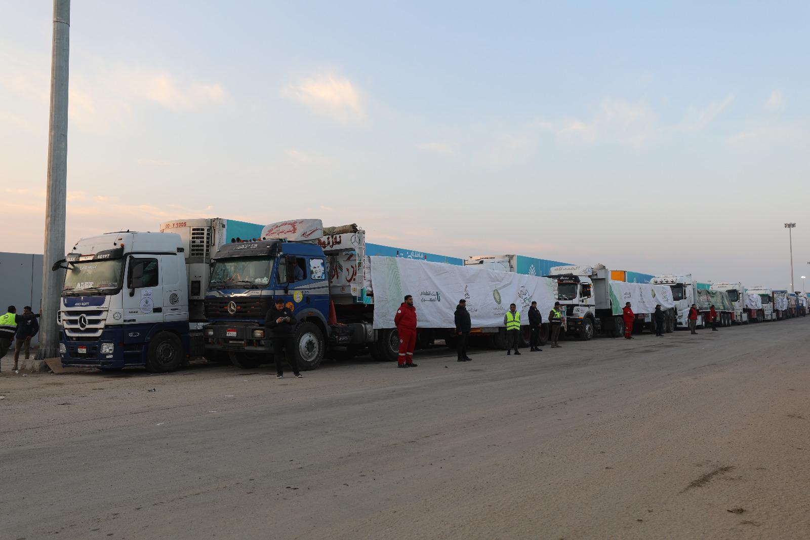 قاوافل بيت الزكاة والصدقات منذ بدء العدوان الصهيوني تصل قطاع غزة قاوافل بيت الزكاة والصدقات منذ بدء العدوان الصهيوني تصل قطاع غزة