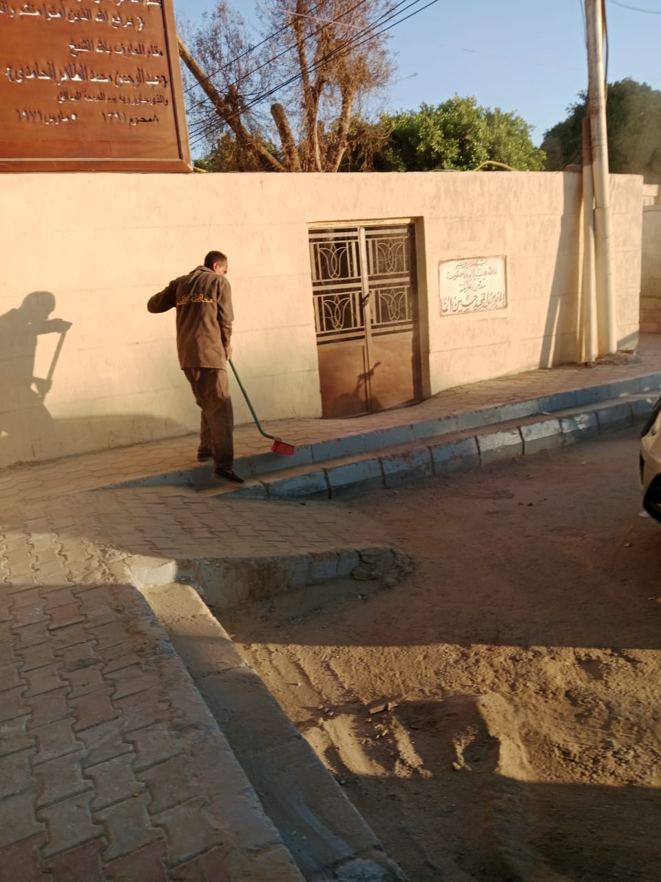 حملات النظافة بشوارع المدينة ورفع كفاءة الإنارة بالأقصر