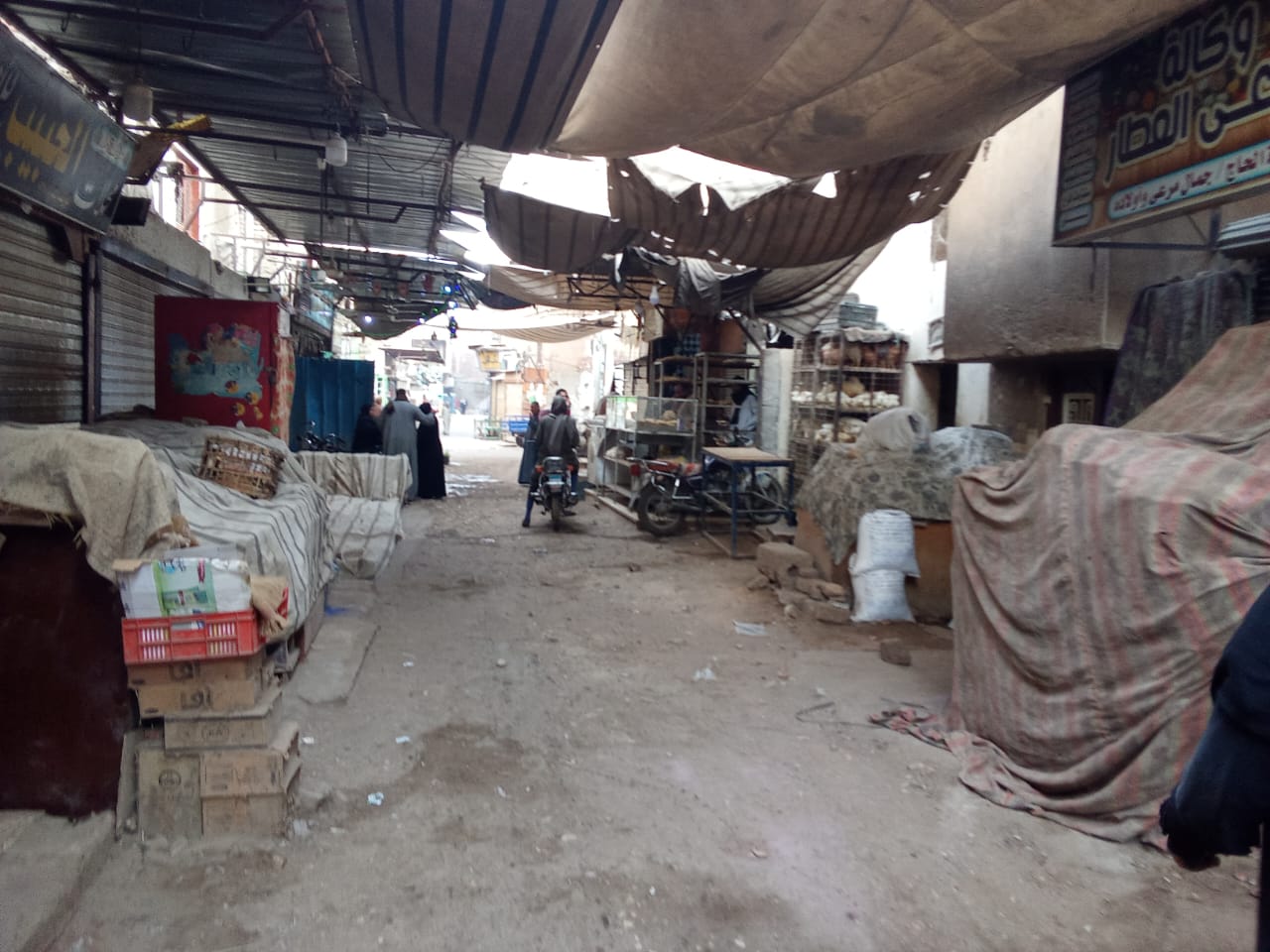 حملات شرطة المرافق فى أسواق مدينة إسنا حملات شرطة المرافق فى أسواق مدينة إسنا