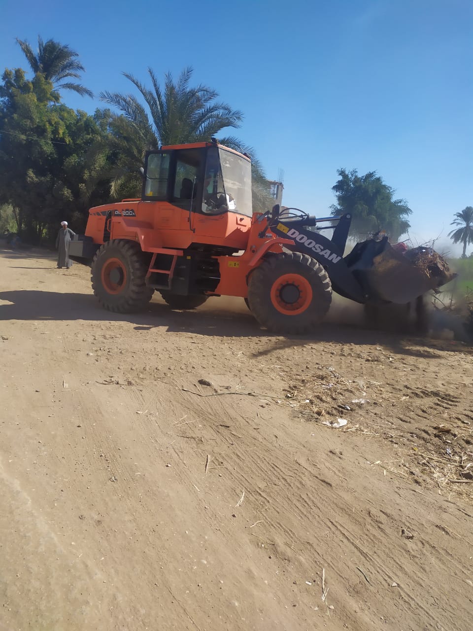 أعمال رفع 170 طن تراكمات ومخلفات بمدينة الزينية أعمال رفع 170 طن تراكمات ومخلفات بمدينة الزينية