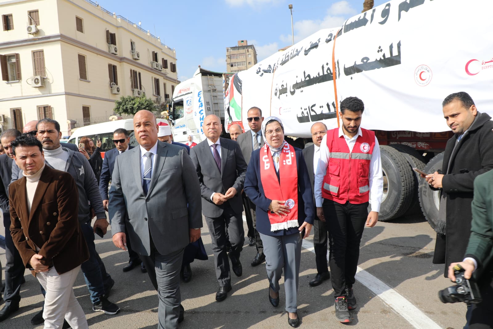 الدكتور إبراهيم صابر محافظ القاهرة يشهد إطلاق قافلة الخير إهداء محافظة القاهرة لأهالينا فى غزة الدكتور إبراهيم صابر محافظ القاهرة يشهد إطلاق قافلة الخير إهداء محافظة القاهرة لأهالينا فى غزة