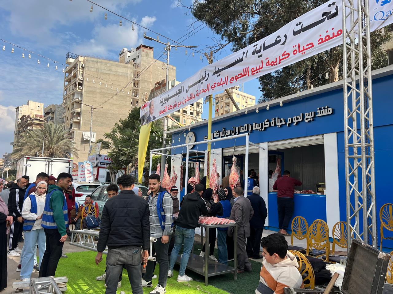 توافد المواطنين علي شراء اللحوم البلدي قبل الافتتاح بالدقهلية توافد المواطنين علي شراء اللحوم البلدي قبل الافتتاح بالدقهلية