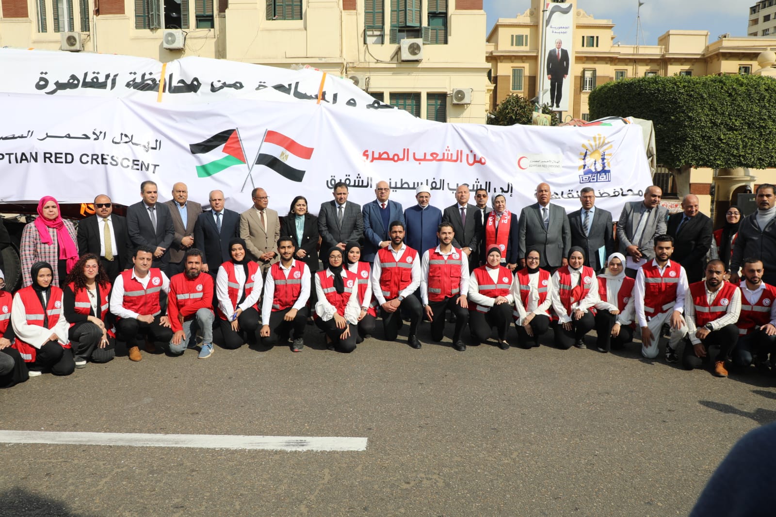 إطلاق قافلة الخير إهداء محافظة القاهرة لأهالينا فى غزة إطلاق قافلة الخير إهداء محافظة القاهرة لأهالينا فى غزة