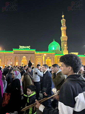 الأهالى يصطحبون أطفالهم بالمولد الأهالى يصطحبون أطفالهم بالمولد