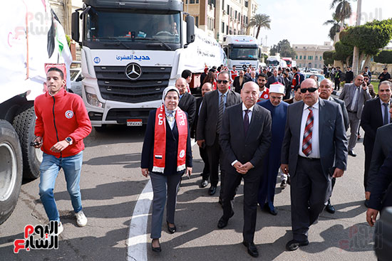 إطلاق محافظ القاهرة قافلة الخير للفلسطينين إطلاق محافظ القاهرة قافلة الخير للفلسطينين