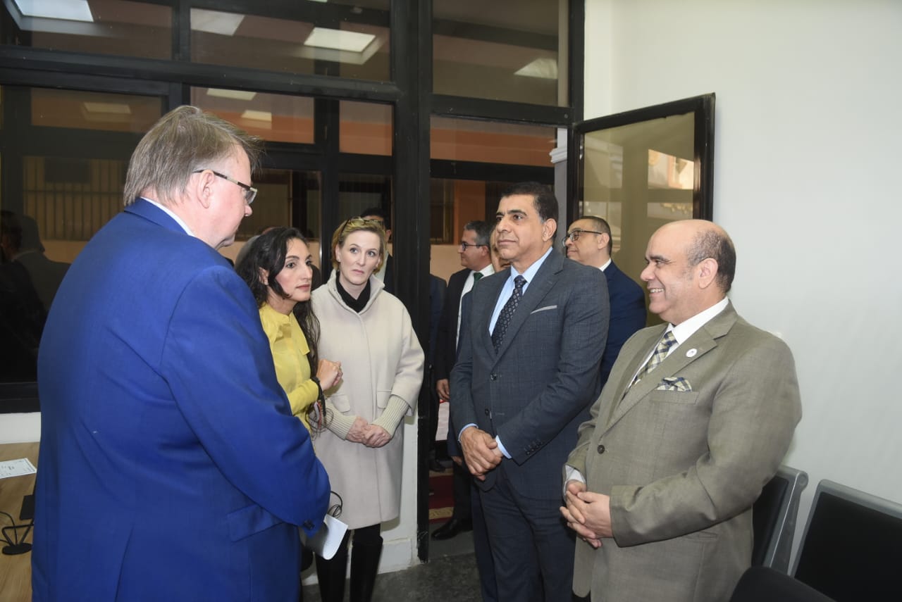 قيادات تتواجد فى المبنى