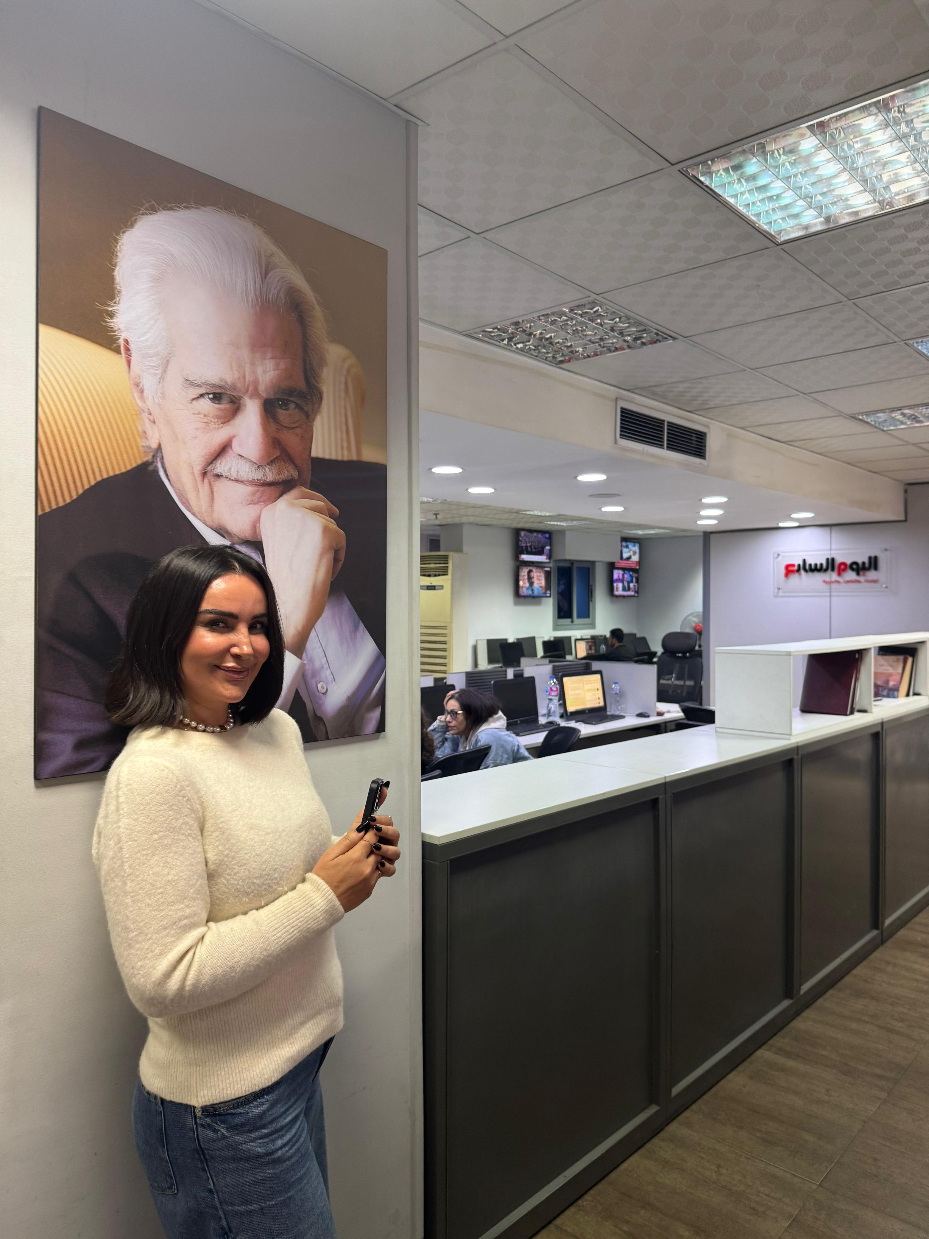 مصممة الأزياء التونسية إيمان الخميسي في صالة تحرير اليوم السابع