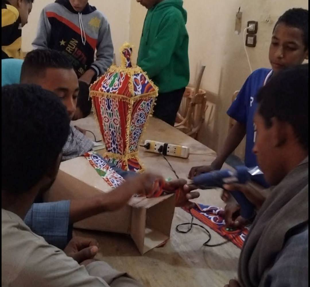 شباب ورياضة الأقصر تنظم دورة للشباب بمجال صناعة الأركت