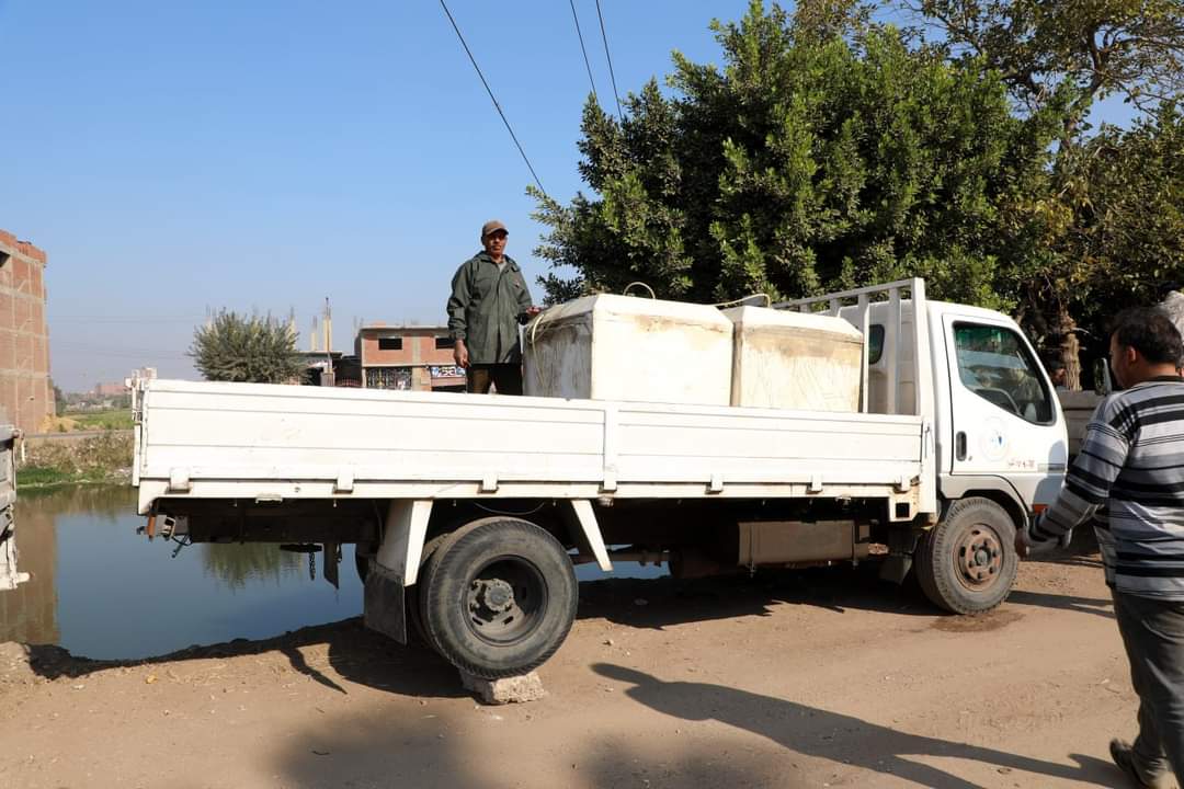 سيارة تفرغ حمولة زريعة بلطي موسم الجديد سيارة تفرغ حمولة زريعة بلطي موسم الجديد