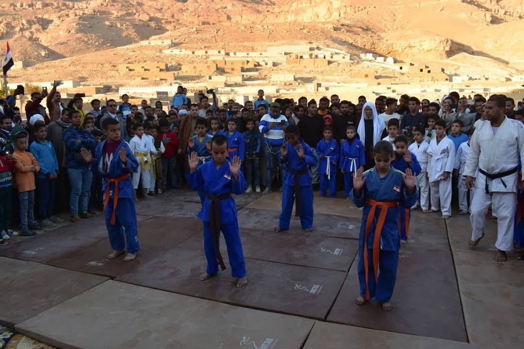 جانب من القافلة بنجع الدير جانب من القافلة بنجع الدير