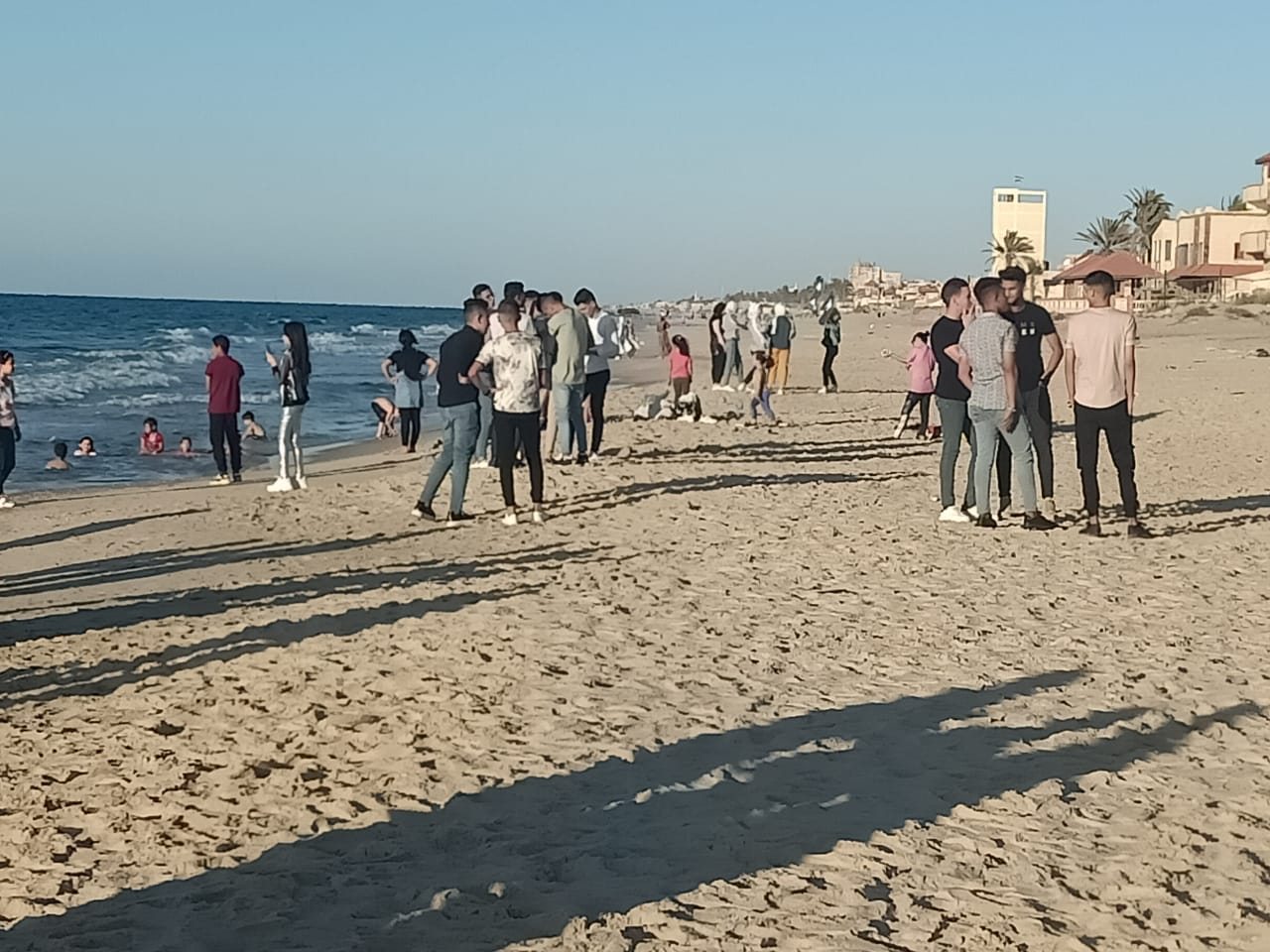 من  شاطئ العريش