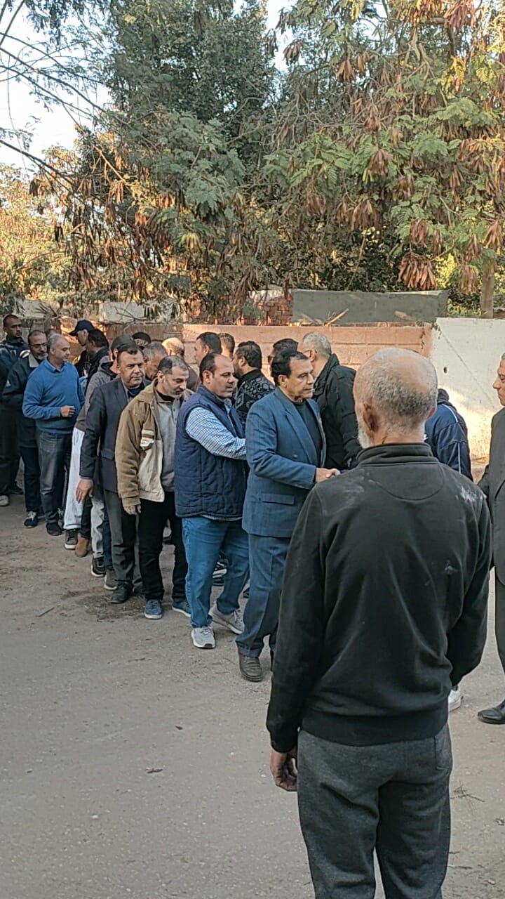 جانب من الجنازة  (9)