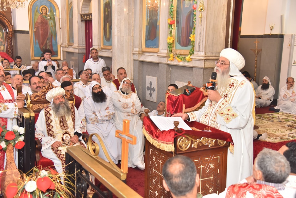 جانب من القداس جانب من القداس