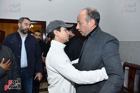 الفنان أحمد داش يقدم واجب العزاء