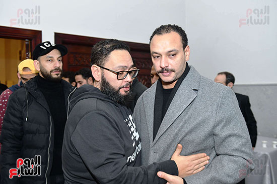 الفنان أحمد رزق يقدم واجب العزاء