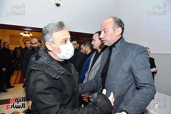 الفنان إيهاب فهمى يقدم العزاء