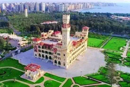 المنشآت.  الأثرية داخل حدائق المنتزة بالإسكندرية