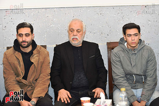 الدكتور أشرف زكى يقدم واجب العزاء فى والدة الفنان أحمد فهيم