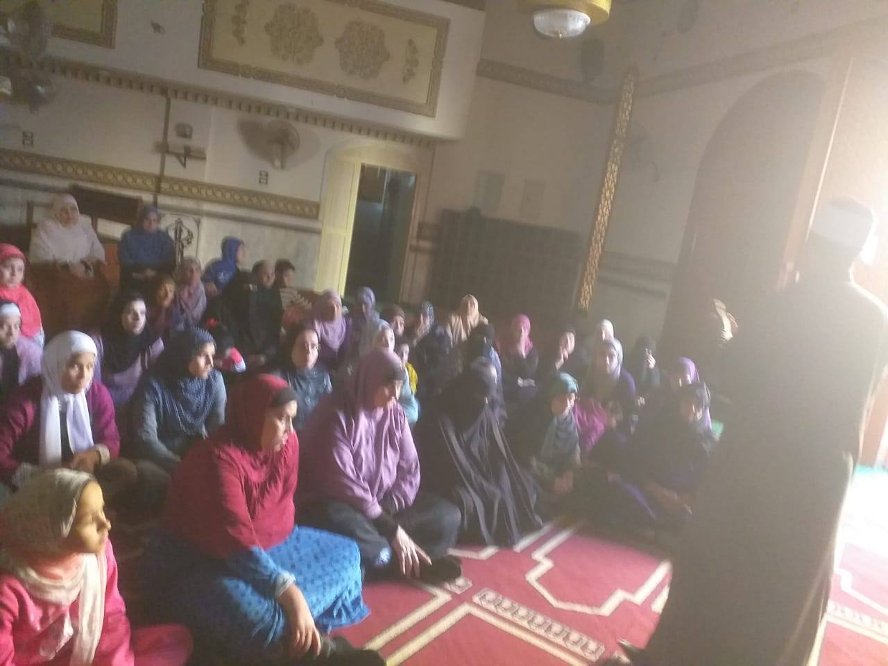 جلسات دوار بحضور سيدات وفتيات