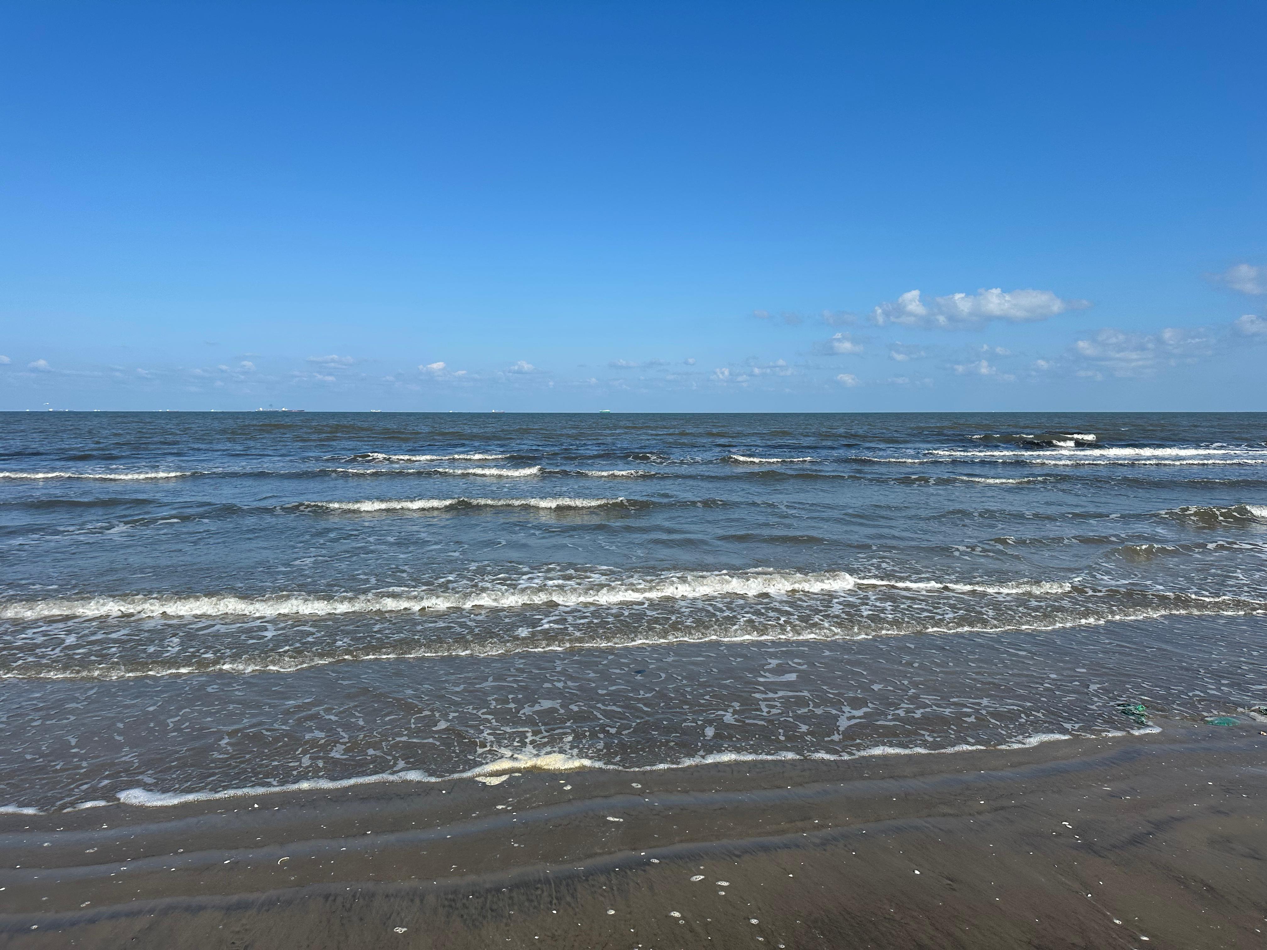 هدوء الساطئ اليوم